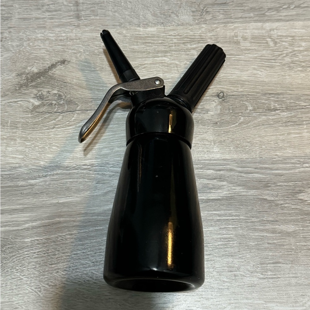 Whipped cream dispenser